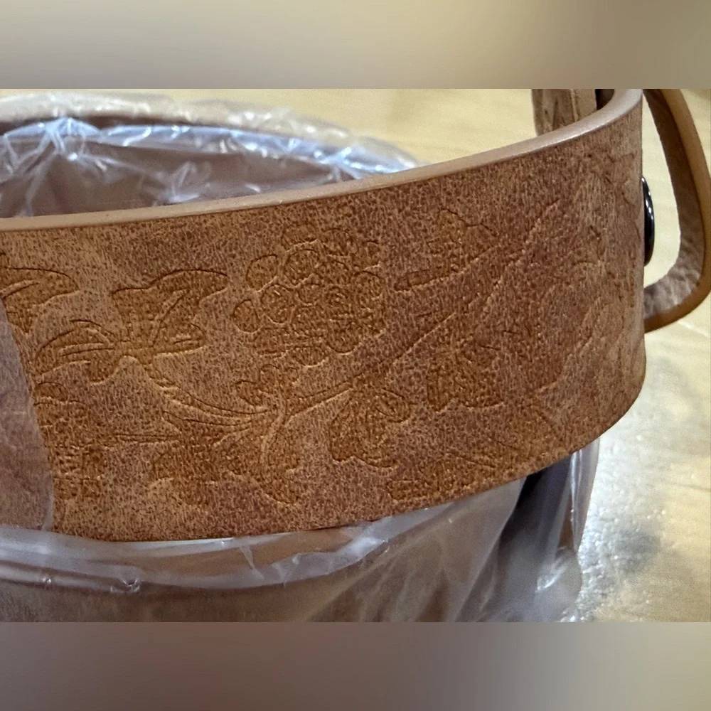 Topacc Tan Western Belt for girls New ( open box) Sz. Medium Youth.